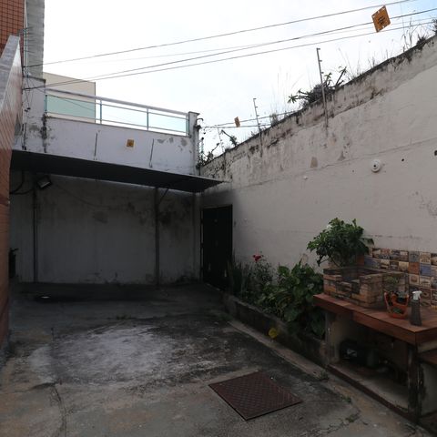 Casa à venda com 180m², 6 quartos e 1 vagaQuintal e Garagem