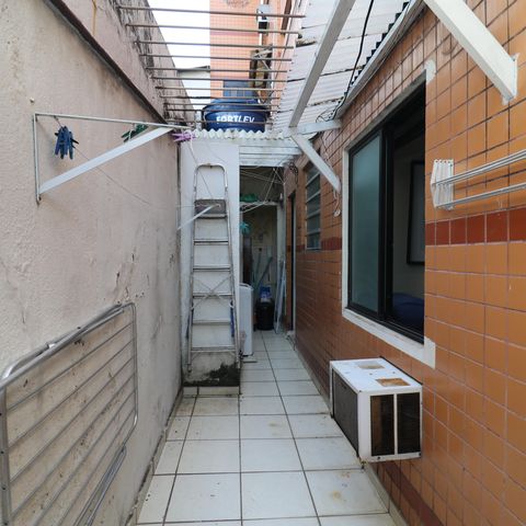 Casa à venda com 180m², 6 quartos e 1 vagaÁrea de Serviço 2