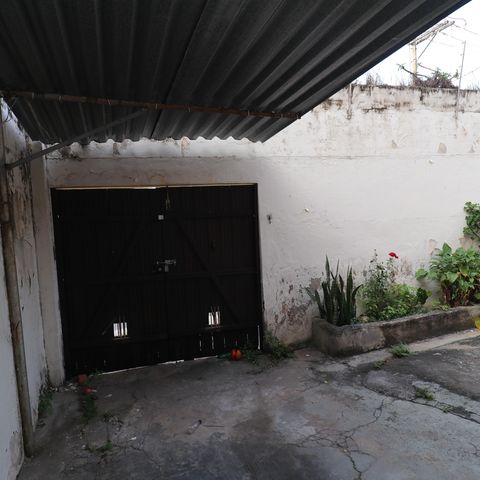 Casa à venda com 180m², 6 quartos e 1 vagaQuintal e Garagem