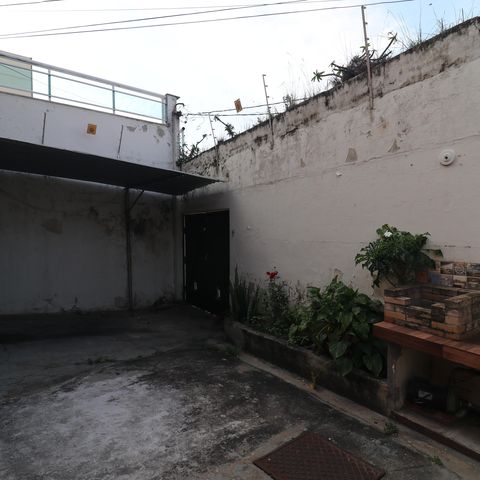 Casa à venda com 180m², 6 quartos e 1 vagaQuintal e Garagem