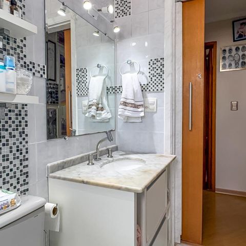 Apartamento à venda com 74m², 2 quartos e 1 vaga Apartamento à venda com 74m², 2 quartos e 1 vagaBanheiro