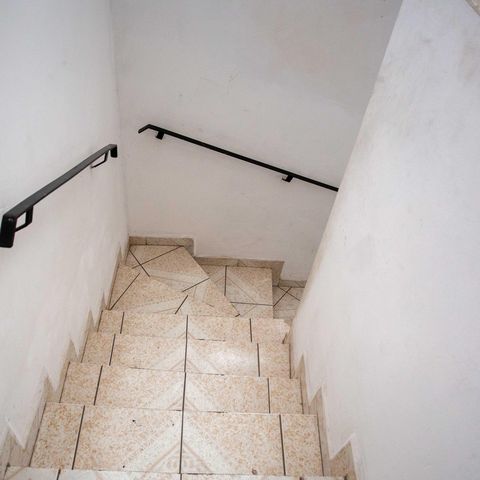 Casa para alugar com 319m², 6 quartos e 1 vagaEscada