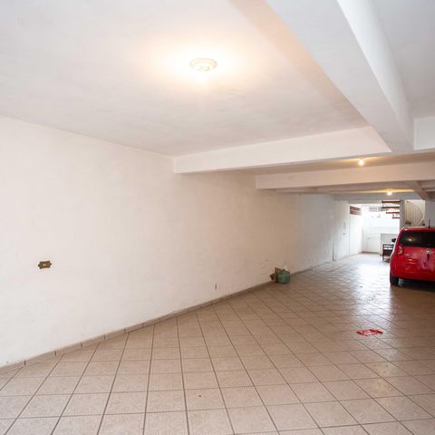 Casa para alugar com 319m², 6 quartos e 1 vagaGaragem