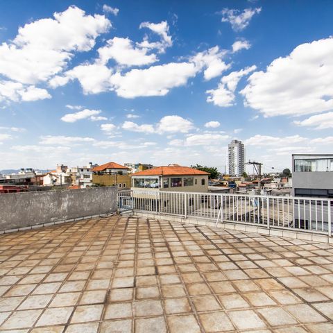 Casa à venda com 850m², 3 quartos e 10 vagas Casa à venda com 850m², 3 quartos e 10 vagasVaranda