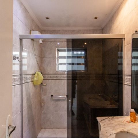 Casa à venda com 850m², 3 quartos e 10 vagas Casa à venda com 850m², 3 quartos e 10 vagasBanheiro