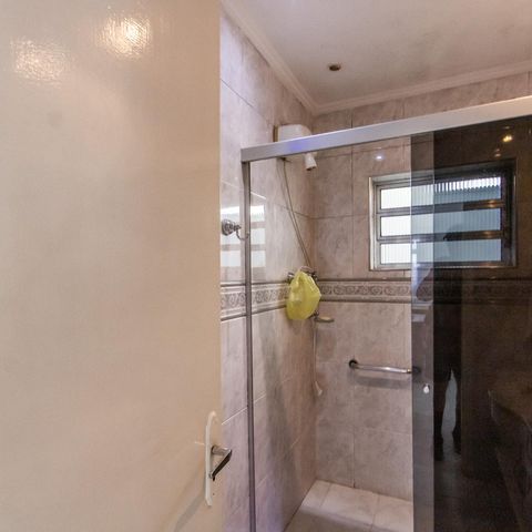 Casa à venda com 850m², 3 quartos e 10 vagas Casa à venda com 850m², 3 quartos e 10 vagasBanheiro
