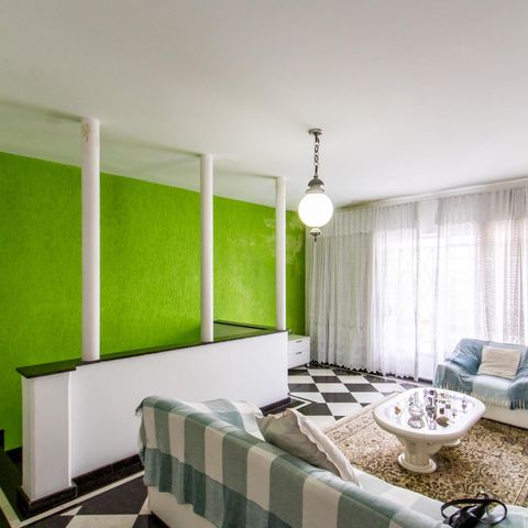 Casa à venda com 850m², 3 quartos e 10 vagas Casa à venda com 850m², 3 quartos e 10 vagasSala