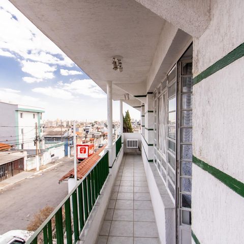 Casa à venda com 850m², 3 quartos e 10 vagas Casa à venda com 850m², 3 quartos e 10 vagasVaranda