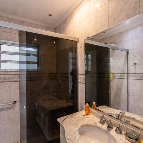 Casa à venda com 850m², 3 quartos e 10 vagas Casa à venda com 850m², 3 quartos e 10 vagasBanheiro