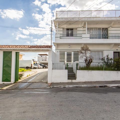 Casa à venda com 850m², 3 quartos e 10 vagas Casa à venda com 850m², 3 quartos e 10 vagasFachada
