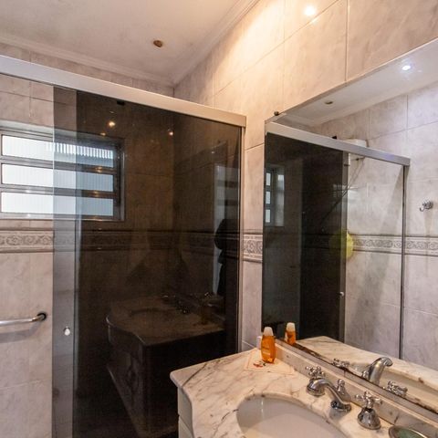 Casa à venda com 850m², 3 quartos e 10 vagas Casa à venda com 850m², 3 quartos e 10 vagasBanheiro