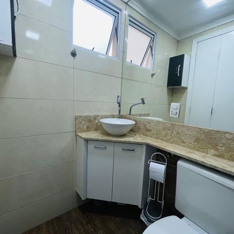 Apartamento à venda com 45m², 2 quartos e 1 vaga Apartamento à venda com 45m², 2 quartos e 1 vagaBanheiro