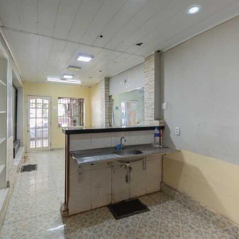 Casa à venda com 95m², 2 quartos e sem vaga