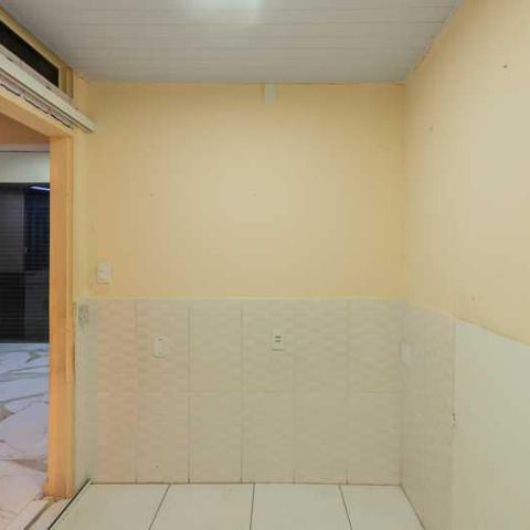 Casa à venda com 95m², 2 quartos e sem vaga