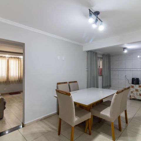 Casa à venda com 220m², 3 quartos e 4 vagas Casa à venda com 220m², 3 quartos e 4 vagasCopa