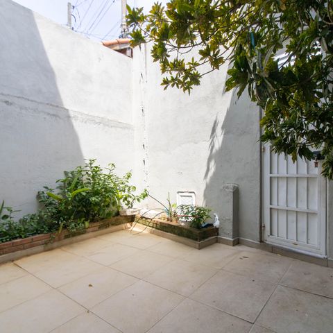 Casa à venda com 220m², 3 quartos e 4 vagas Casa à venda com 220m², 3 quartos e 4 vagasEntrada