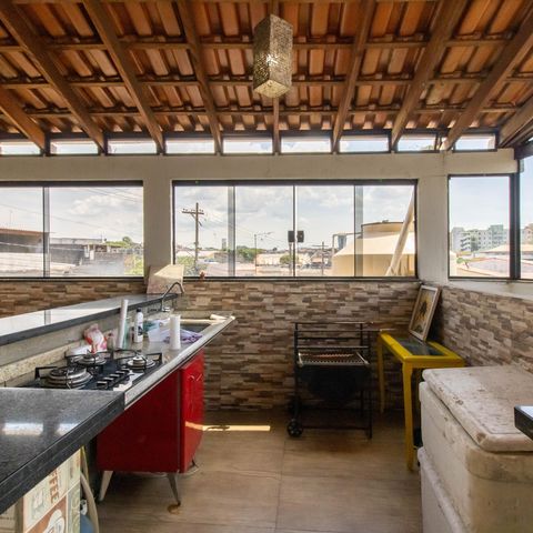 Casa à venda com 220m², 3 quartos e 4 vagas Casa à venda com 220m², 3 quartos e 4 vagasTrraço