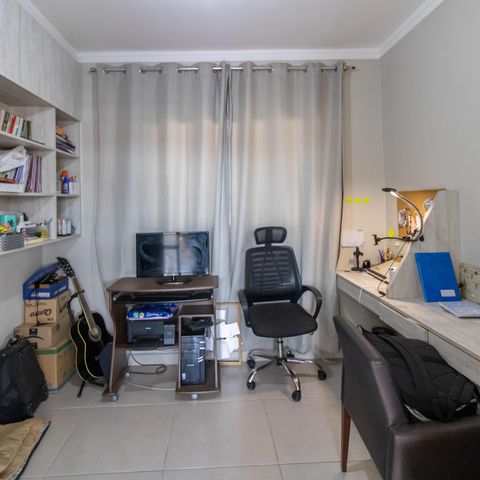 Casa à venda com 220m², 3 quartos e 4 vagas Casa à venda com 220m², 3 quartos e 4 vagasEscritorio / Terraço