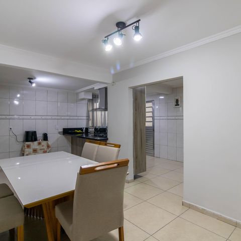 Casa à venda com 220m², 3 quartos e 4 vagas Casa à venda com 220m², 3 quartos e 4 vagasCopa