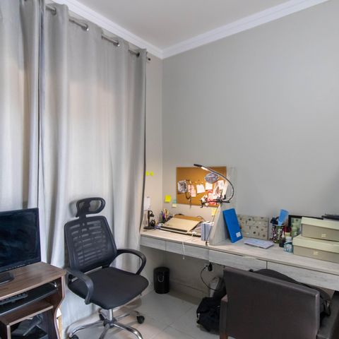 Casa à venda com 220m², 3 quartos e 4 vagas Casa à venda com 220m², 3 quartos e 4 vagasEscritorio / Terraço