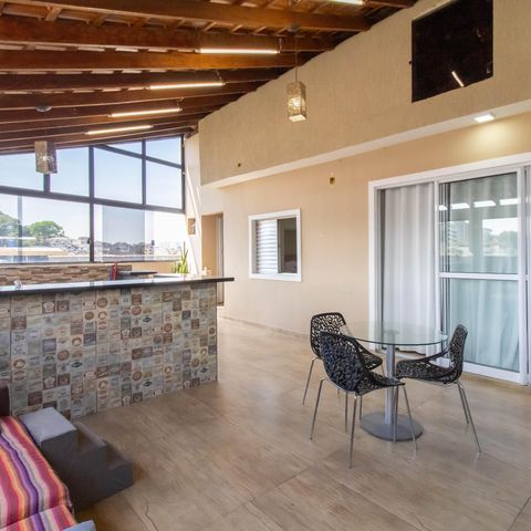 Casa à venda com 220m², 3 quartos e 4 vagas Casa à venda com 220m², 3 quartos e 4 vagasTerraço