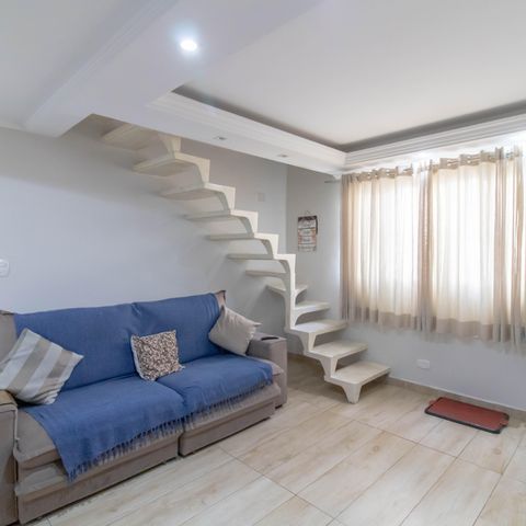 Casa à venda com 220m², 3 quartos e 4 vagas Casa à venda com 220m², 3 quartos e 4 vagasSala