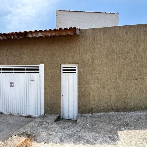Casa à venda com 220m², 3 quartos e 4 vagas Casa à venda com 220m², 3 quartos e 4 vagasFachada