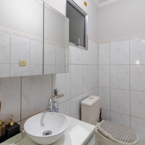 Casa à venda com 220m², 3 quartos e 4 vagas Casa à venda com 220m², 3 quartos e 4 vagasLavabo