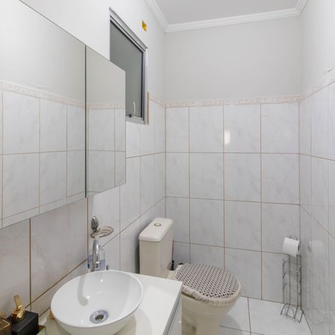 Casa à venda com 220m², 3 quartos e 4 vagas Casa à venda com 220m², 3 quartos e 4 vagasLavabo