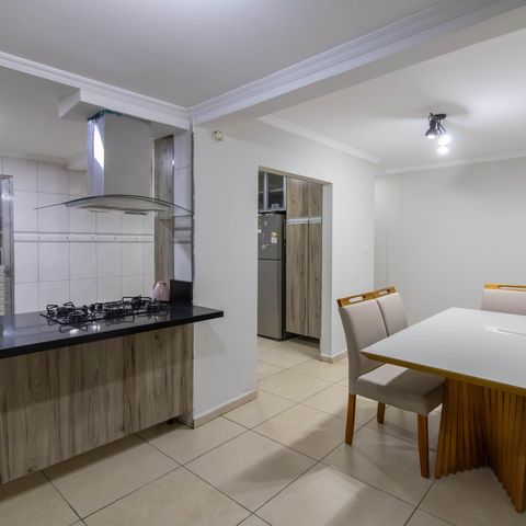 Casa à venda com 220m², 3 quartos e 4 vagas Casa à venda com 220m², 3 quartos e 4 vagasCozinha