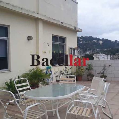 Apartamento à venda com 240m², 3 quartos e 1 vaga