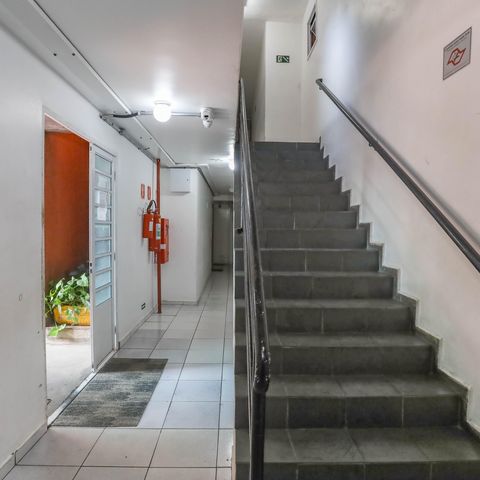 Apartamento à venda com 44m², 2 quartos e 1 vagaEscada do prédio 