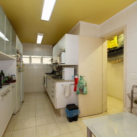Apartamento à venda com 220m², 4 quartos e 4 vagas Apartamento à venda com 220m², 4 quartos e 4 vagasCozinha