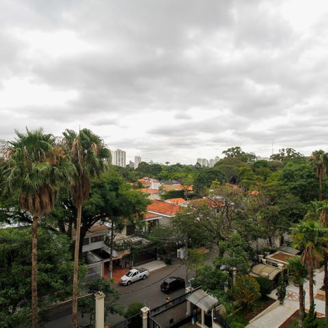 Apartamento à venda com 220m², 4 quartos e 4 vagas Apartamento à venda com 220m², 4 quartos e 4 vagasVista da Varanda