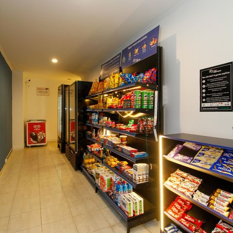 Apartamento à venda com 220m², 4 quartos e 4 vagas Apartamento à venda com 220m², 4 quartos e 4 vagasÁrea Comum - Mini Mercado