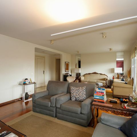 Apartamento à venda com 220m², 4 quartos e 4 vagas Apartamento à venda com 220m², 4 quartos e 4 vagasSala de Estar