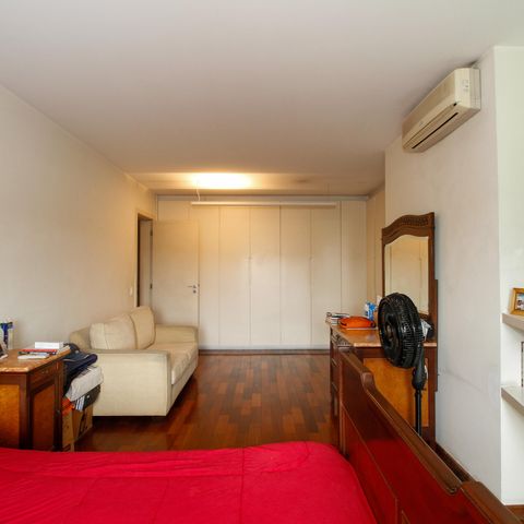 Apartamento à venda com 220m², 4 quartos e 4 vagas Apartamento à venda com 220m², 4 quartos e 4 vagasSuíte 2