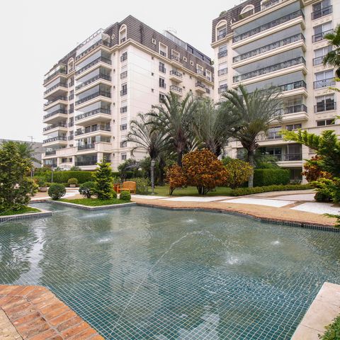 Apartamento à venda com 220m², 4 quartos e 4 vagas Apartamento à venda com 220m², 4 quartos e 4 vagasÁrea Comum - Jardim