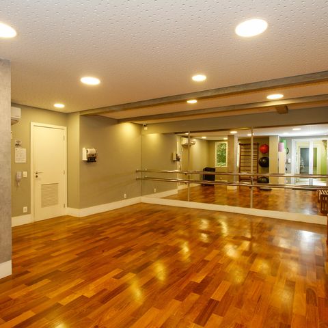 Apartamento à venda com 220m², 4 quartos e 4 vagas Apartamento à venda com 220m², 4 quartos e 4 vagasÁrea Comum - Sala de Ginastica