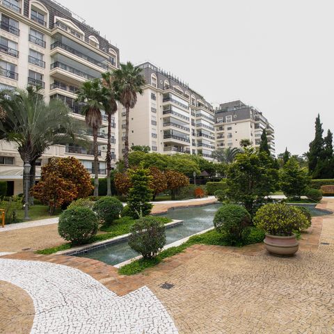 Apartamento à venda com 220m², 4 quartos e 4 vagas Apartamento à venda com 220m², 4 quartos e 4 vagasÁrea Comum - Jardim