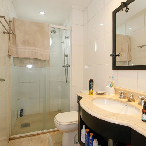 Apartamento à venda com 220m², 4 quartos e 4 vagas Apartamento à venda com 220m², 4 quartos e 4 vagasBanheiro Social