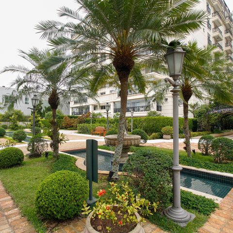 Apartamento à venda com 220m², 4 quartos e 4 vagas Apartamento à venda com 220m², 4 quartos e 4 vagasÁrea Comum - Jardim