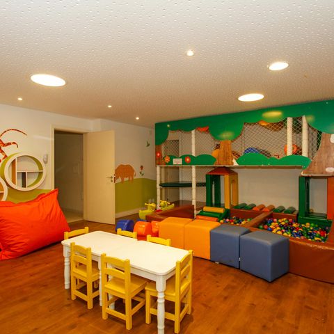 Apartamento à venda com 220m², 4 quartos e 4 vagas Apartamento à venda com 220m², 4 quartos e 4 vagasÁrea Comum - Brinquedoteca