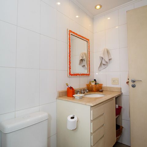 Apartamento à venda com 220m², 4 quartos e 4 vagas Apartamento à venda com 220m², 4 quartos e 4 vagasBanheiro da Suíte 1