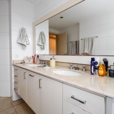 Apartamento à venda com 220m², 4 quartos e 4 vagas Apartamento à venda com 220m², 4 quartos e 4 vagasBanheiro da Suíte 2