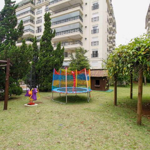 Apartamento à venda com 220m², 4 quartos e 4 vagas Apartamento à venda com 220m², 4 quartos e 4 vagasÁrea Comum - Playground