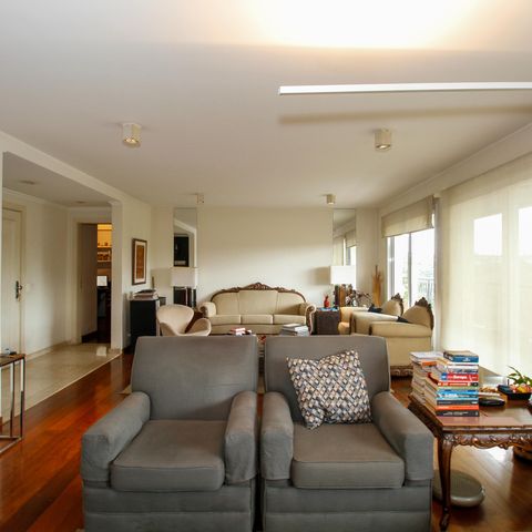 Apartamento à venda com 220m², 4 quartos e 4 vagas Apartamento à venda com 220m², 4 quartos e 4 vagasSala de Estar