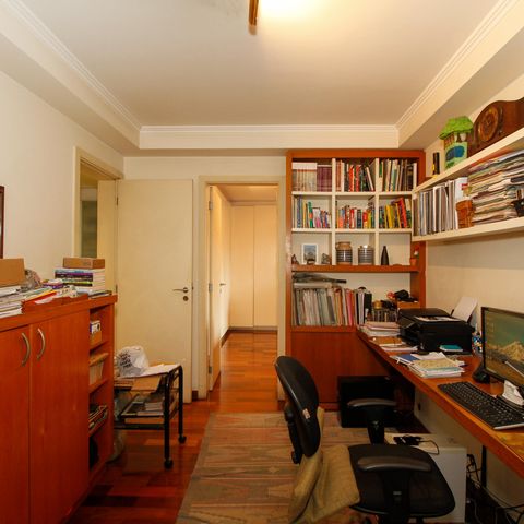 Apartamento à venda com 220m², 4 quartos e 4 vagas Apartamento à venda com 220m², 4 quartos e 4 vagasSala Íntima