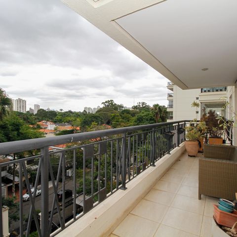 Apartamento à venda com 220m², 4 quartos e 4 vagas Apartamento à venda com 220m², 4 quartos e 4 vagasVaranda