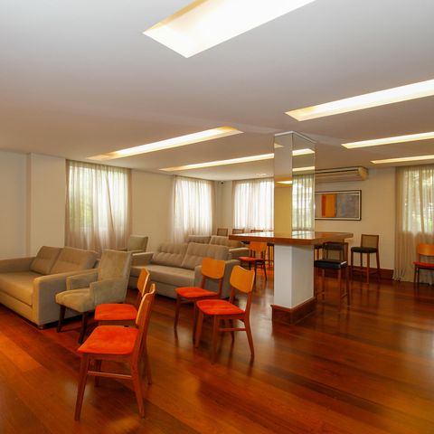 Apartamento à venda com 220m², 4 quartos e 4 vagas Apartamento à venda com 220m², 4 quartos e 4 vagasÁrea Comum - Salão de Festas